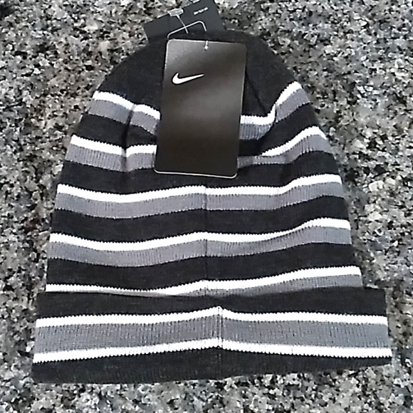 Nike Youth 2 Piece Hat/Gloves Set. NWT - Picture 2 of 5